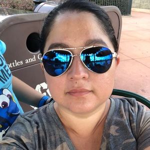 Meet your Posher, Julia